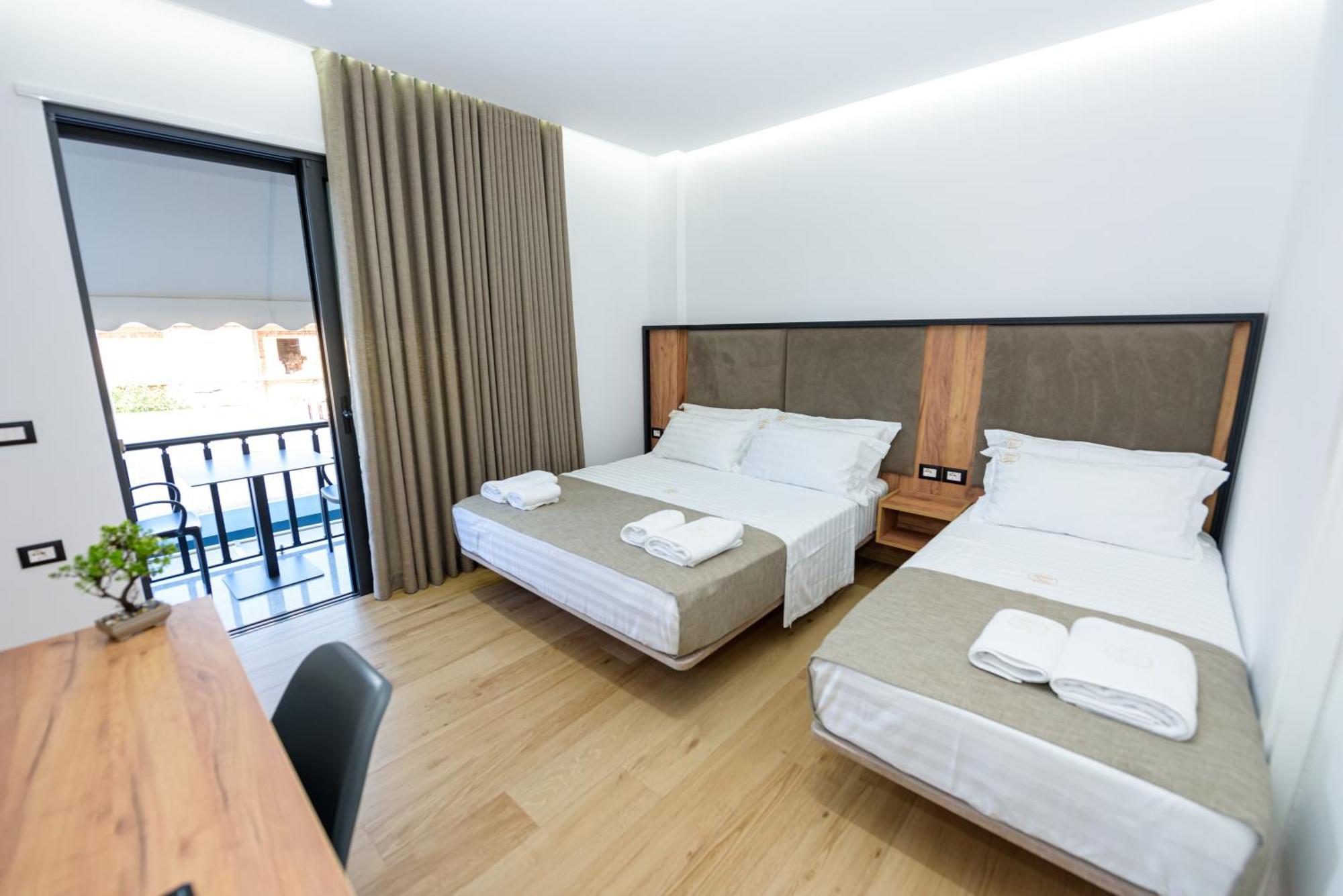 Kevin'S Aparthotel Vlorë Exterior foto